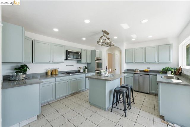 2721 Hidden Ln, Hayward, CA 94541