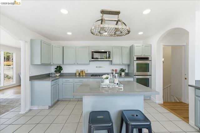 2721 Hidden Ln, Hayward, CA 94541
