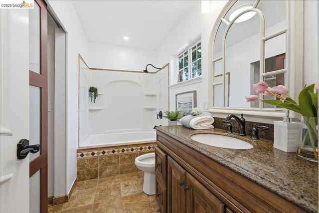 2721 Hidden Ln, Hayward, CA 94541