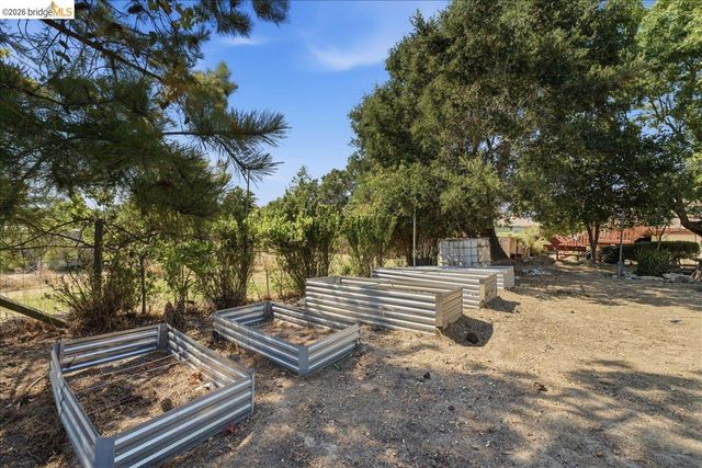 2721 Hidden Ln, Hayward, CA 94541