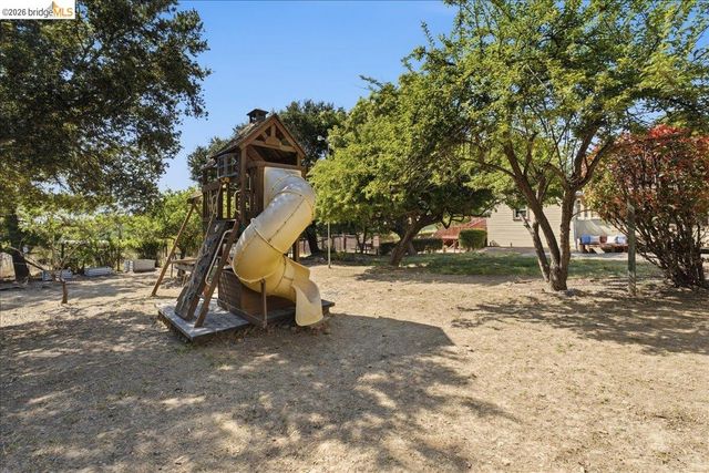 2721 Hidden Ln, Hayward, CA 94541