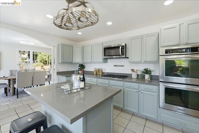 2721 Hidden Ln, Hayward, CA 94541