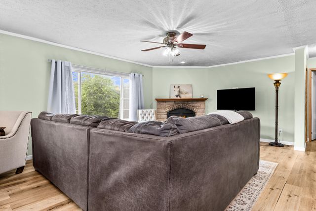323 Sunny Brook Circle, London, KY 40744