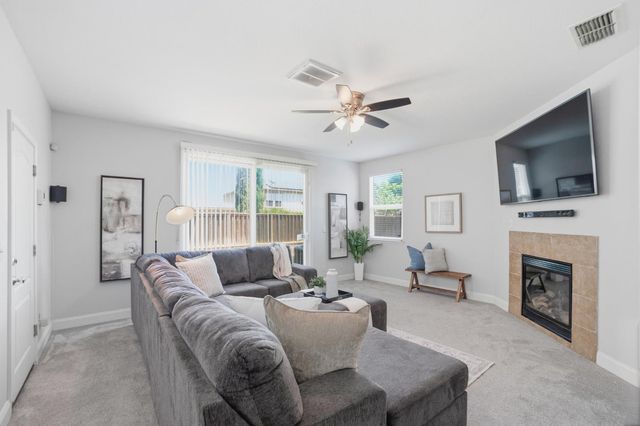 337 Scrub Oak Dr, Lathrop, CA 95330