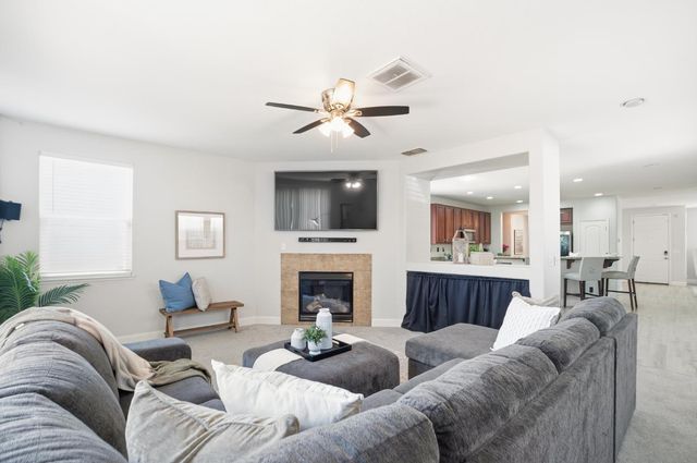 337 Scrub Oak Dr, Lathrop, CA 95330