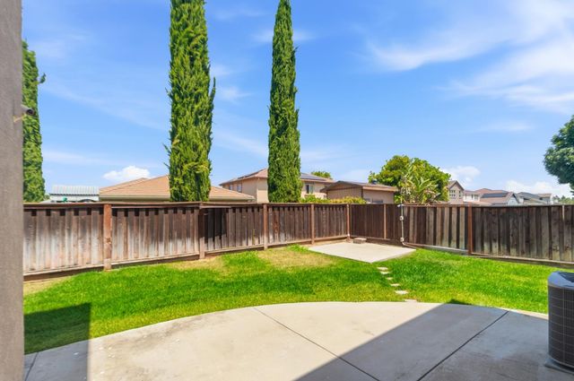 337 Scrub Oak Dr, Lathrop, CA 95330