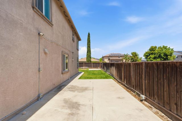 337 Scrub Oak Dr, Lathrop, CA 95330