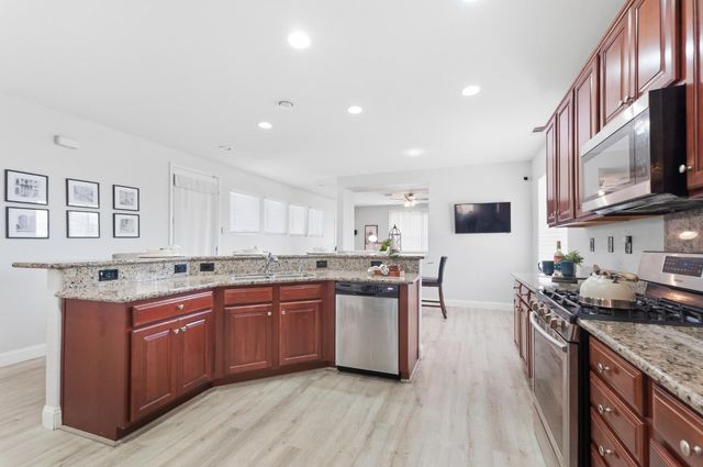337 Scrub Oak Dr, Lathrop, CA 95330