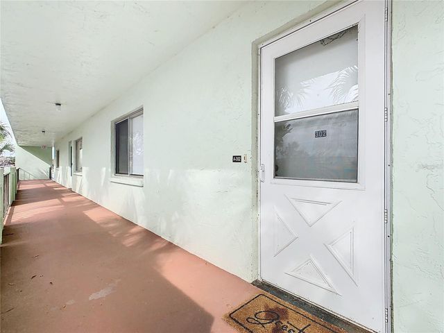 1130 N LAKE PARKER AVENUE A302, Lakeland, FL 33805