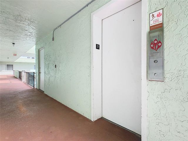 1130 N LAKE PARKER AVENUE A302, Lakeland, FL 33805