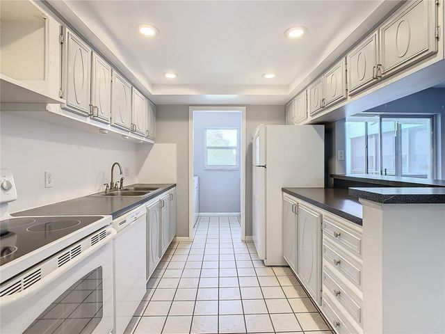 1130 N LAKE PARKER AVENUE A302, Lakeland, FL 33805