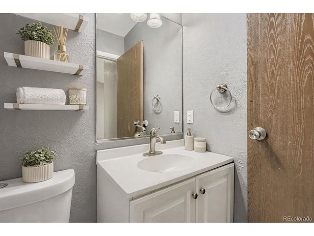 4247 S Pitkin St, Aurora, CO 80013