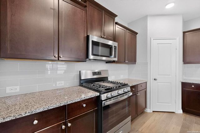 6806 Bale Rdg, San Antonio, TX 78252