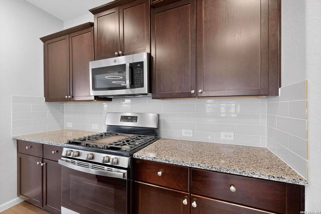 6806 Bale Rdg, San Antonio, TX 78252