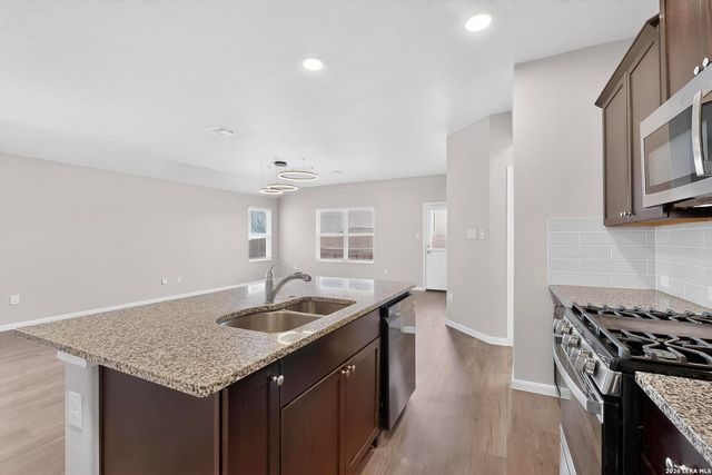 6806 Bale Rdg, San Antonio, TX 78252
