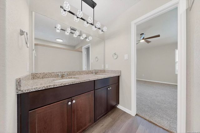 6806 Bale Rdg, San Antonio, TX 78252