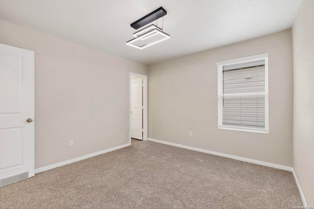 6806 Bale Rdg, San Antonio, TX 78252