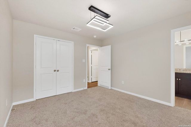 6806 Bale Rdg, San Antonio, TX 78252