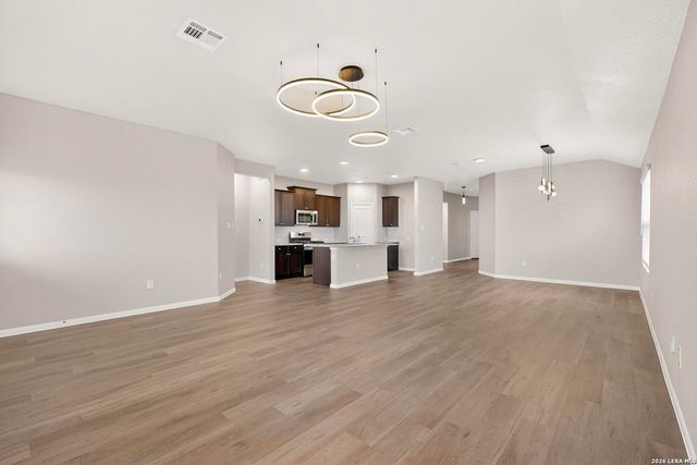6806 Bale Rdg, San Antonio, TX 78252