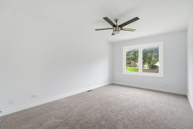 1120 Lakeside Court, Aurora, IL 60504