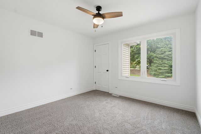 1120 Lakeside Court, Aurora, IL 60504