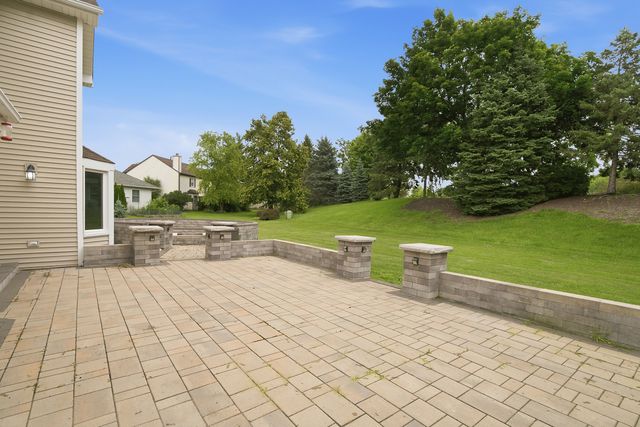 1120 Lakeside Court, Aurora, IL 60504