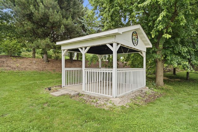 1120 Lakeside Court, Aurora, IL 60504