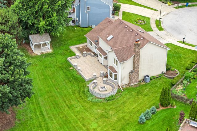 1120 Lakeside Court, Aurora, IL 60504