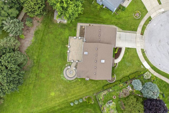 1120 Lakeside Court, Aurora, IL 60504