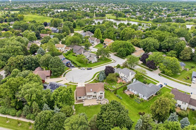 1120 Lakeside Court, Aurora, IL 60504
