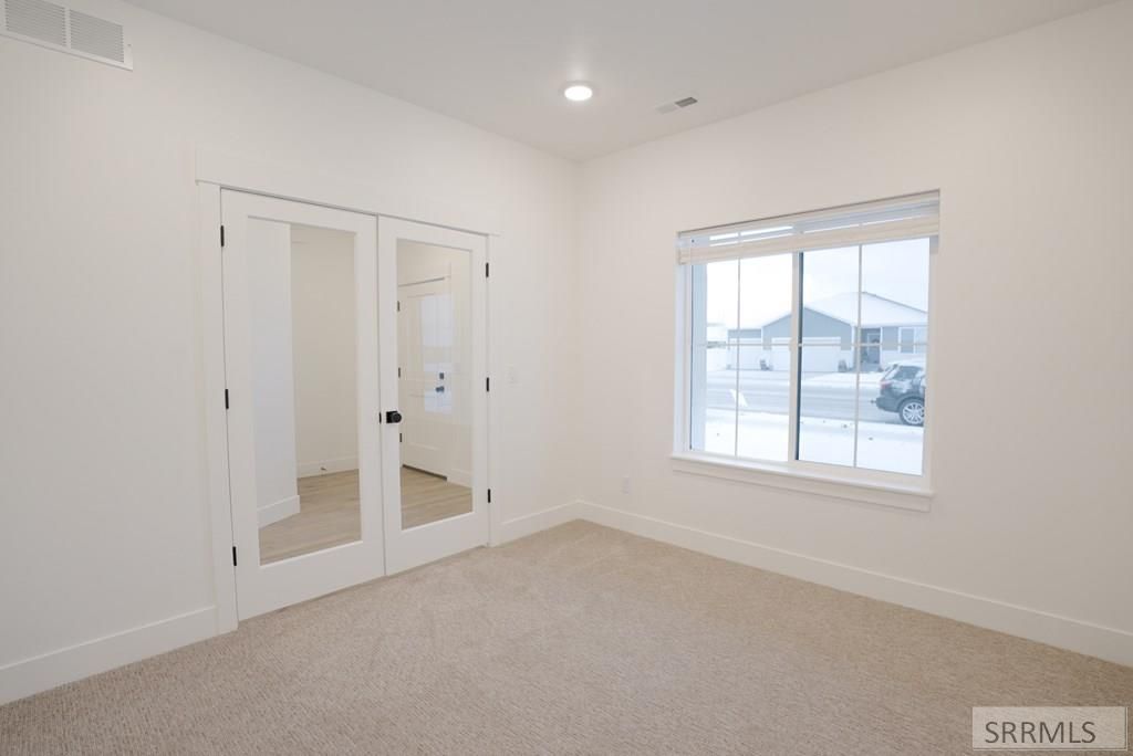 Image 3 of property listing at 2927 N Grant Avenue, Idaho Falls, ID 83401