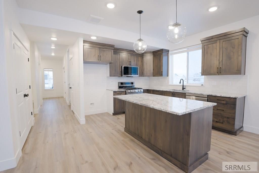 Image 5 of property listing at 2927 N Grant Avenue, Idaho Falls, ID 83401