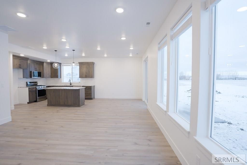 Image 6 of property listing at 2927 N Grant Avenue, Idaho Falls, ID 83401