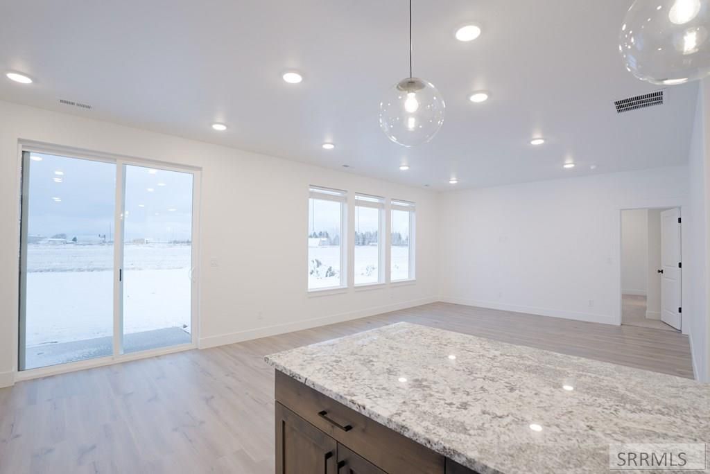 Image 7 of property listing at 2927 N Grant Avenue, Idaho Falls, ID 83401