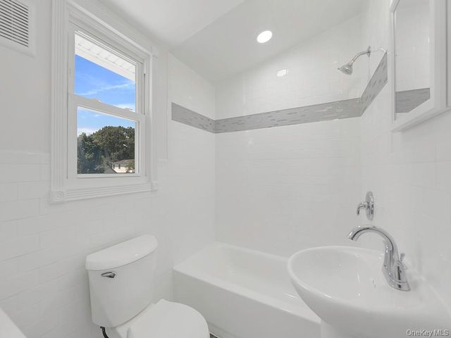 8 Winthrop Street 2, Lynbrook, NY 11563