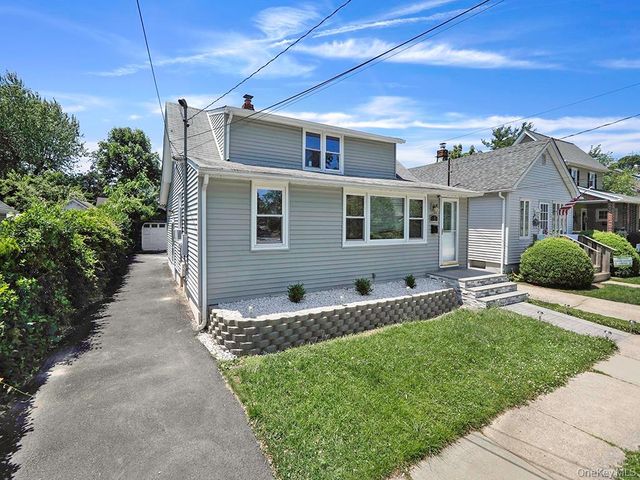 8 Winthrop Street 2, Lynbrook, NY 11563