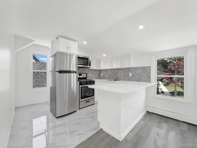 8 Winthrop Street 2, Lynbrook, NY 11563