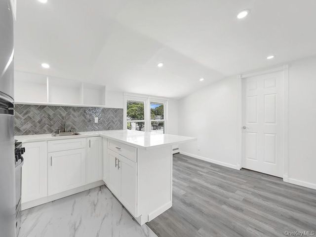 8 Winthrop Street 2, Lynbrook, NY 11563