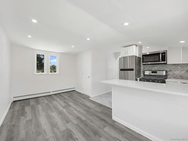 8 Winthrop Street 2, Lynbrook, NY 11563