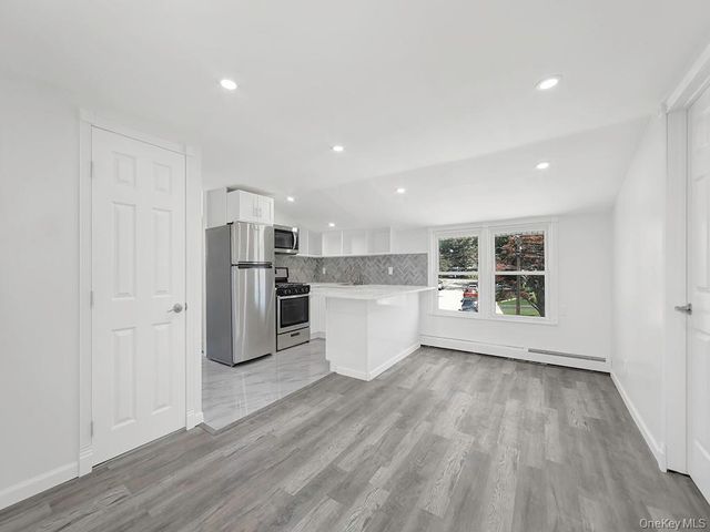 8 Winthrop Street 2, Lynbrook, NY 11563