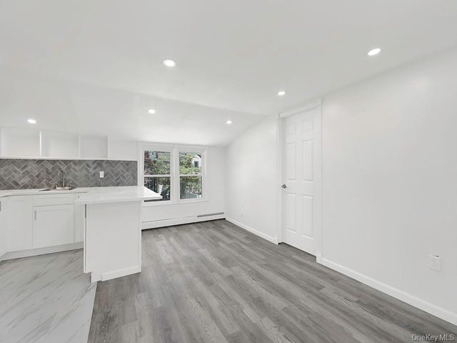 8 Winthrop Street 2, Lynbrook, NY 11563