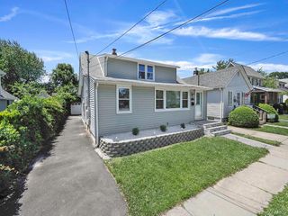 8 Winthrop Street 2, Lynbrook, NY 11563