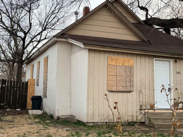 643 W Hendryx Ave, Wichita, KS 67213