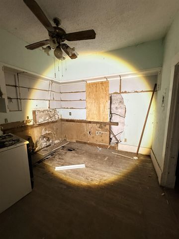 643 W Hendryx Ave, Wichita, KS 67213