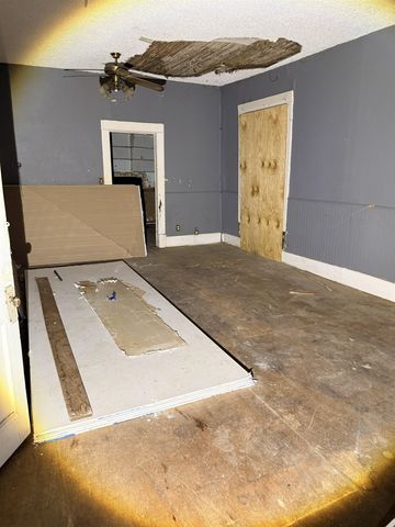 643 W Hendryx Ave, Wichita, KS 67213