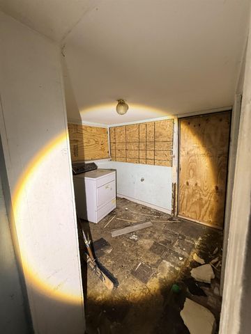 643 W Hendryx Ave, Wichita, KS 67213