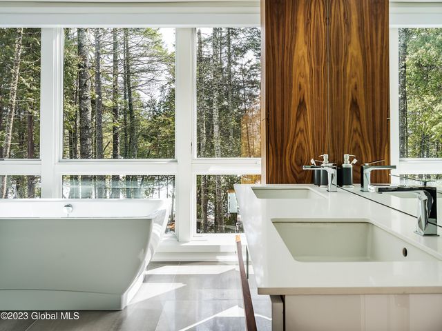 12 Riley Farm Lane, Saratoga Springs, NY 12866