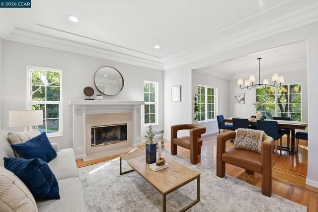 1 Bay Forest Pl, Oakland, CA 94611