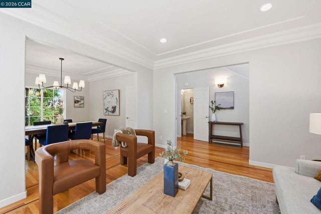 1 Bay Forest Pl, Oakland, CA 94611