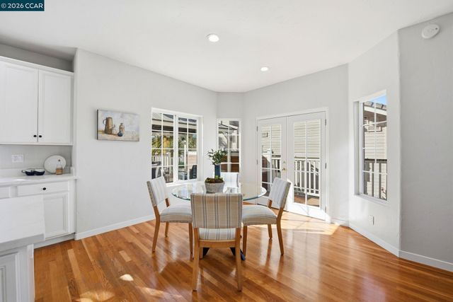 1 Bay Forest Pl, Oakland, CA 94611